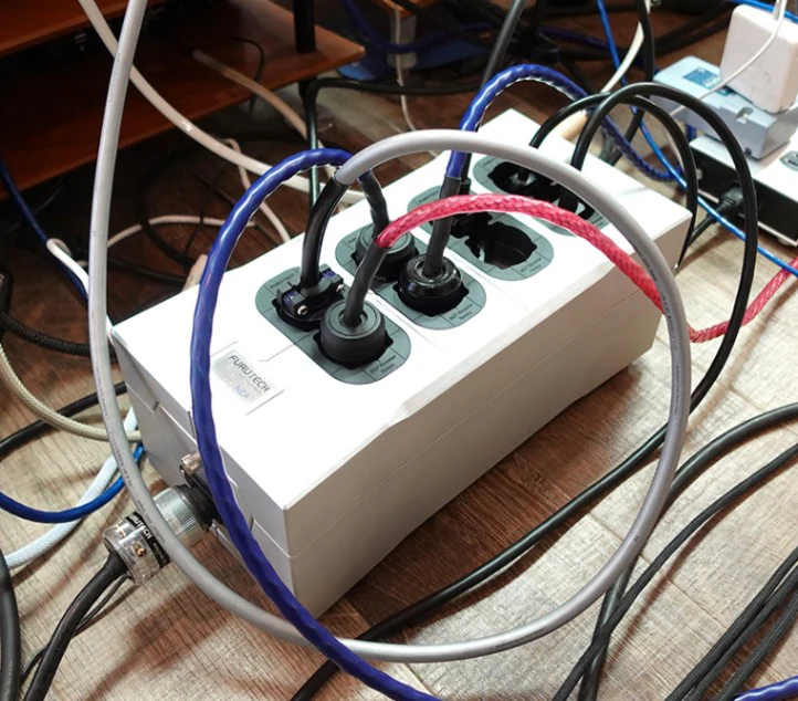 FURUTECH / NCF POWER VAULT