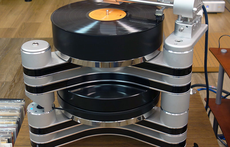独Clearaudio、Master Innovation with TT2をデモ中です